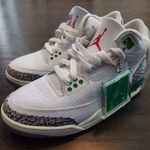 “Lucky Green” Air Jordan 3’s EUC